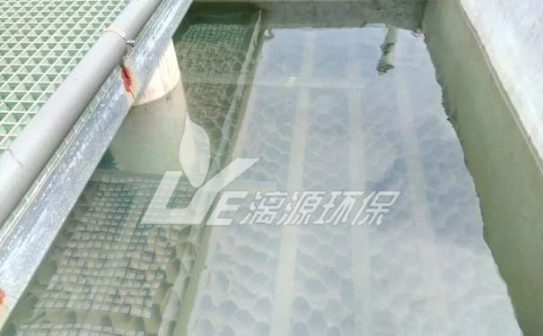 隨著工業(yè)污水排放的增加，工業(yè)水處理行業(yè)逐漸發(fā)展，工業(yè)污水處理設(shè)備在一定程度上緩解了工業(yè)污水給環(huán)境帶來的壓力。漓源環(huán)保小編和大家聊一聊工業(yè)污水處理設(shè)備價格是多少？